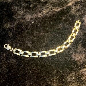 Sophisticated Men's Gold and Silver Bracelet